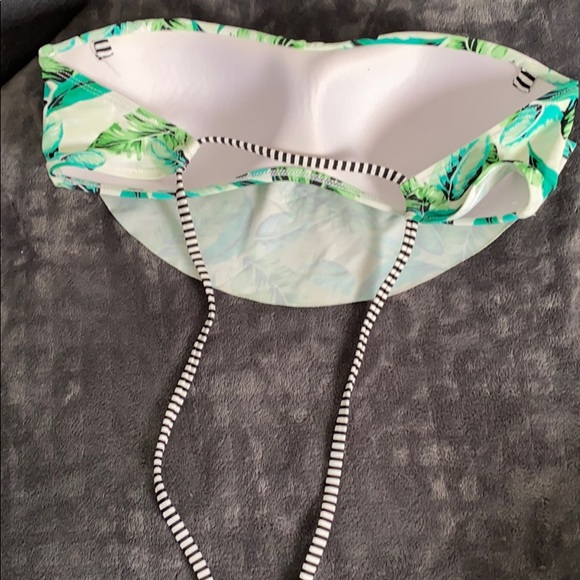 Bikini - Picture 2 of 3